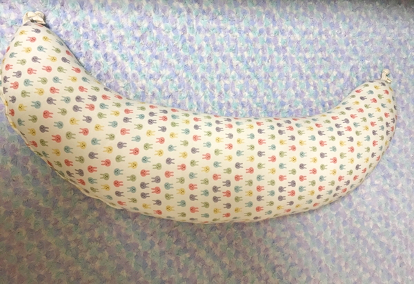 妊婦さん用の三日月型抱き枕