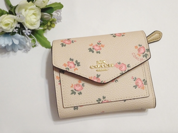 コーチの財布を楽天で買いました～ピンクに花柄が可愛い二つ折りが1万円